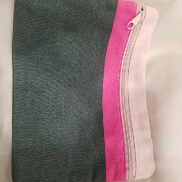 NWOT PINK AND GRAY UTILITY BAG - Picture 2 of 2